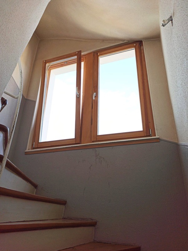 Fenêtre cage d'escalier avant raffraichissement